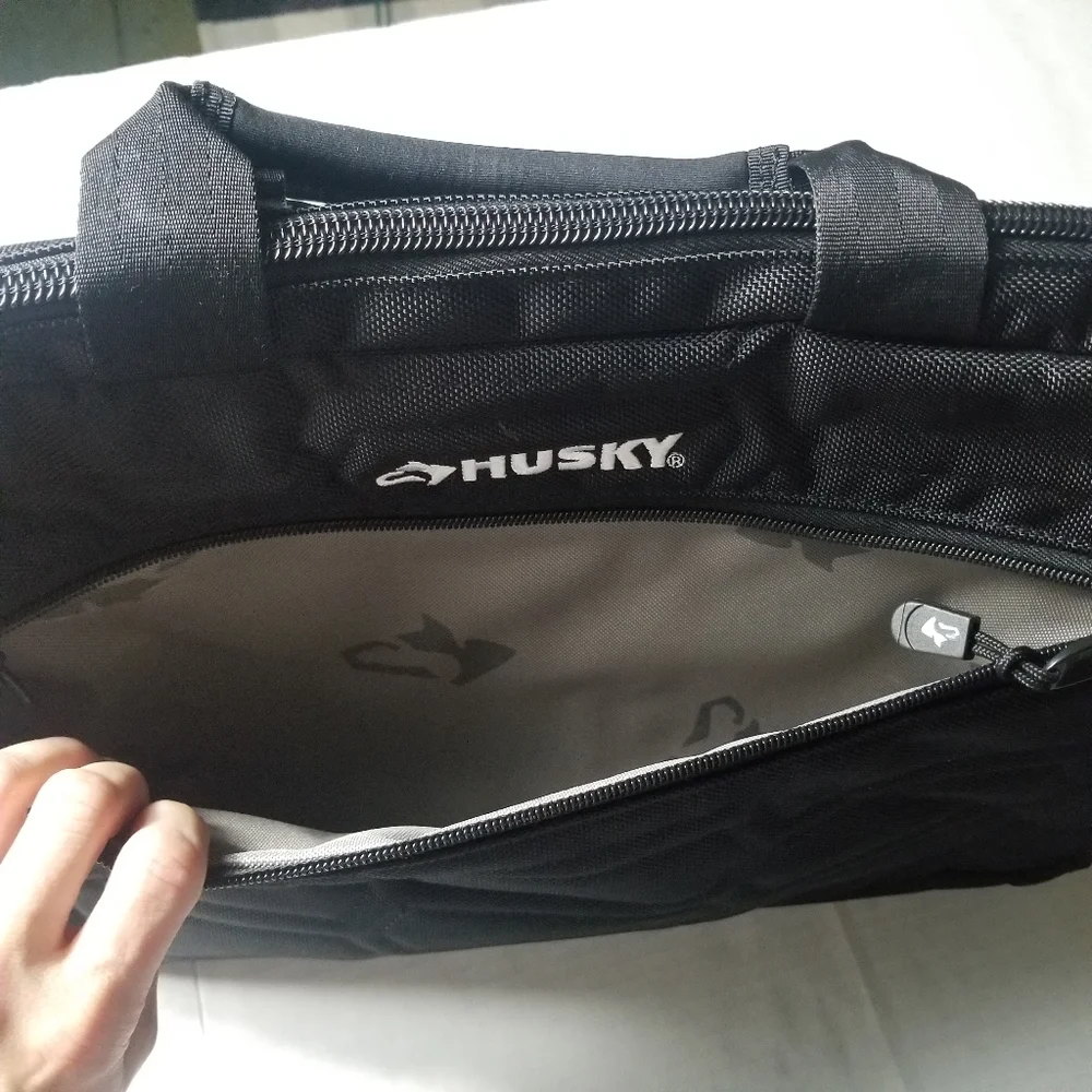 LIKE NEW HUSKY HEAVY DUTY BRIEFCASE